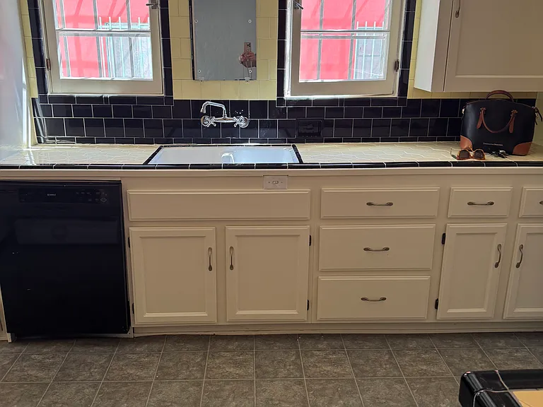 7940 Blackburn Ave #7940 — Photo 17