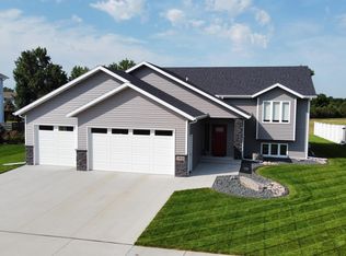 3918 Meridian Dr, Bismarck, ND 58504