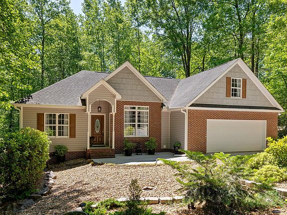 2nd image of 753 Saint Andrews Loop