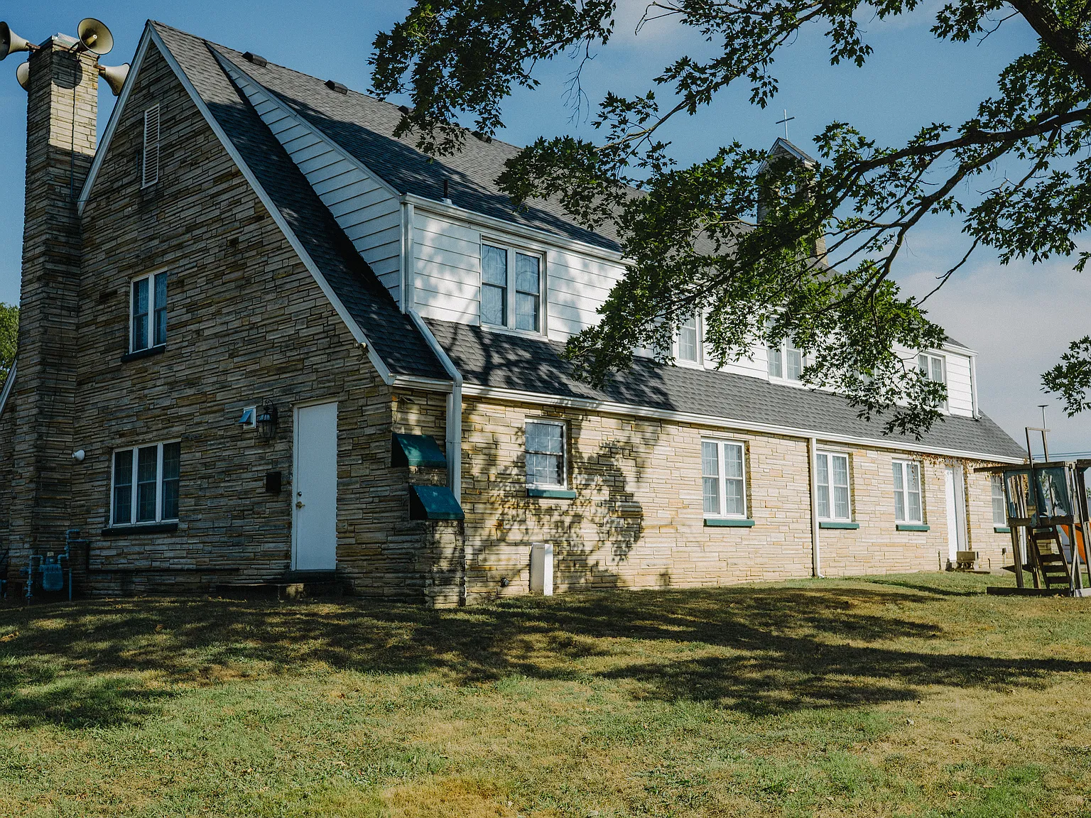 4 bed, 5000 sqft, $1,800 — Photo 3