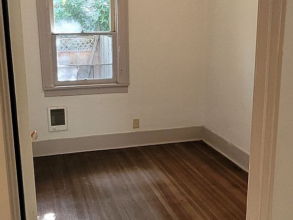 4th image of 1061 Jefferson St