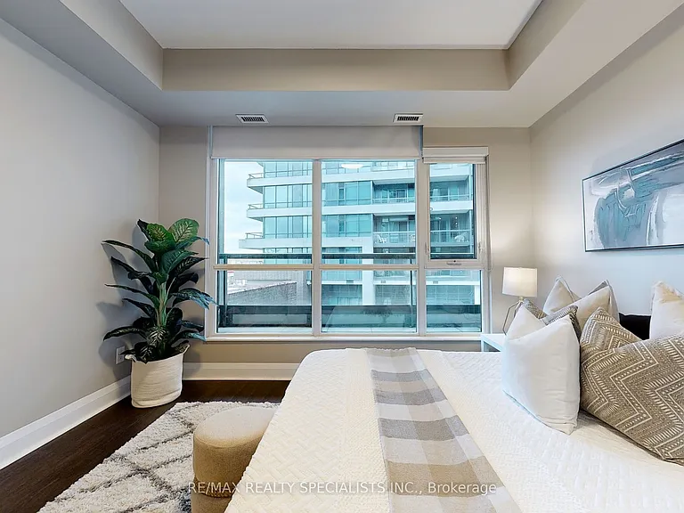 1 Hurontario St #217 — Photo 9