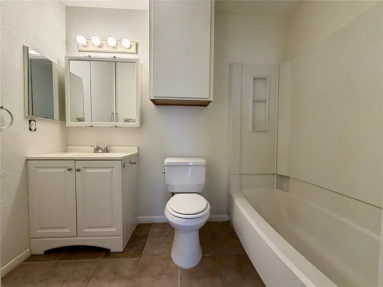 704 Cross Timbers Dr — Photo 11