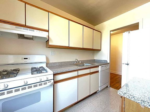 5th image of 135-10 Grand Central Pkwy #22