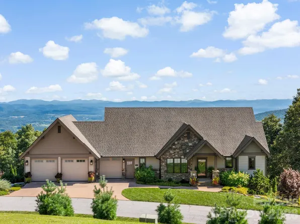 320 Summerset Dr, Hendersonville, NC 28792