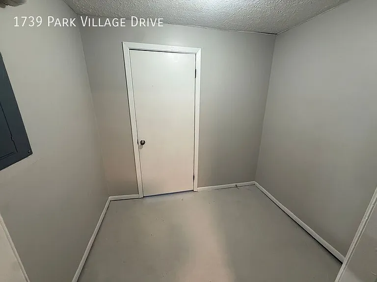 1739 Park Village Dr — Photo 16