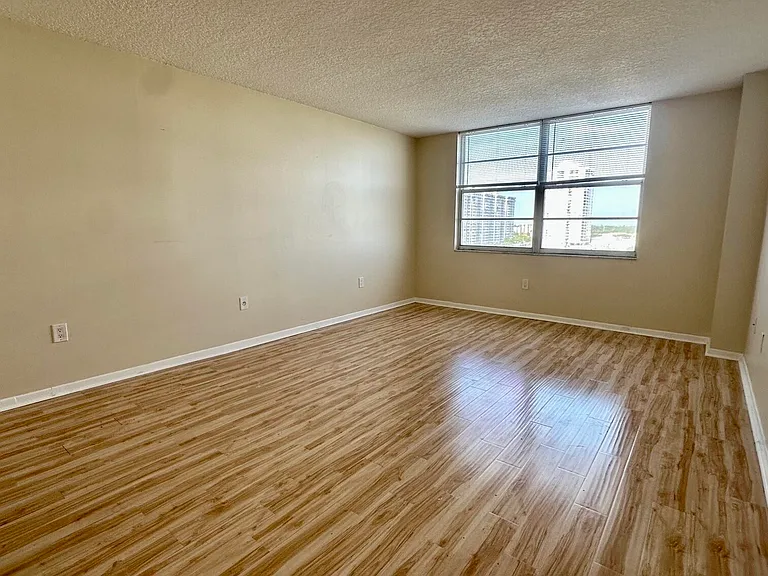 2851 NE 183rd St #914E — Photo 5