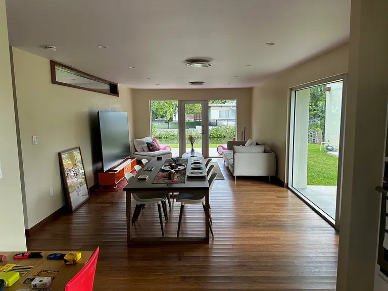 5700 SW 60th Ave — Photo 21
