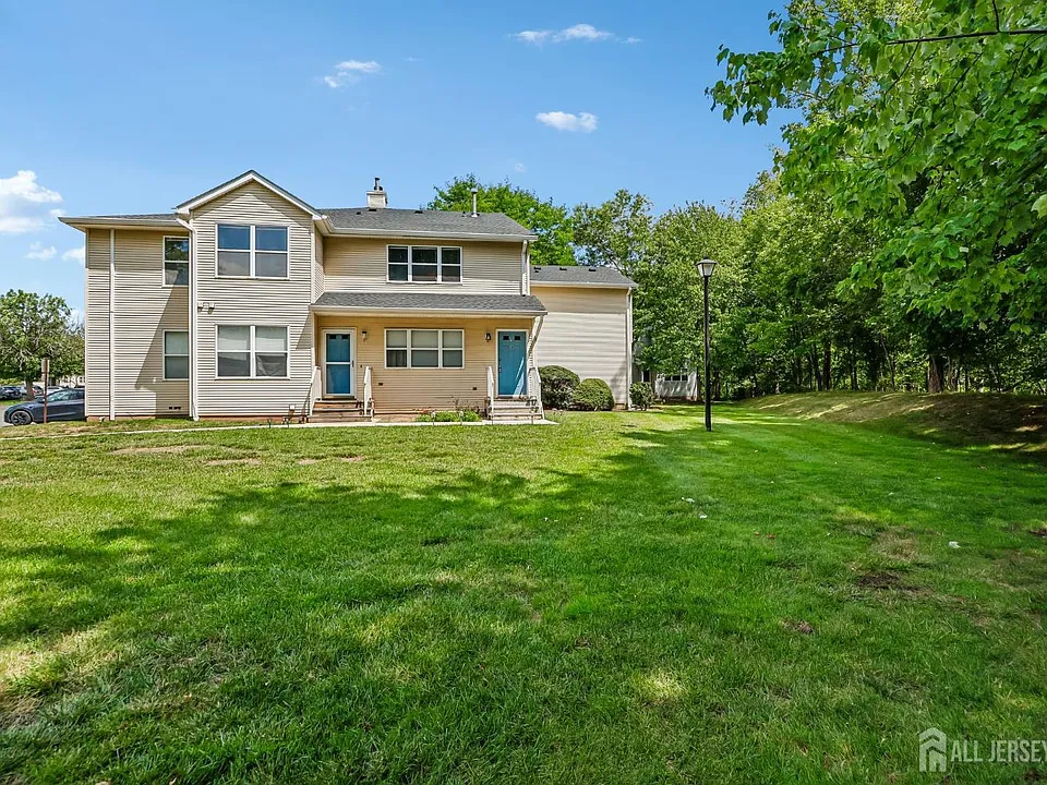 4 Chelsea Dr