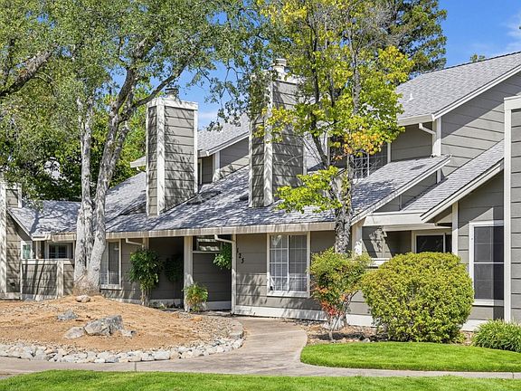 3rd image of 125 Pierpoint Cir