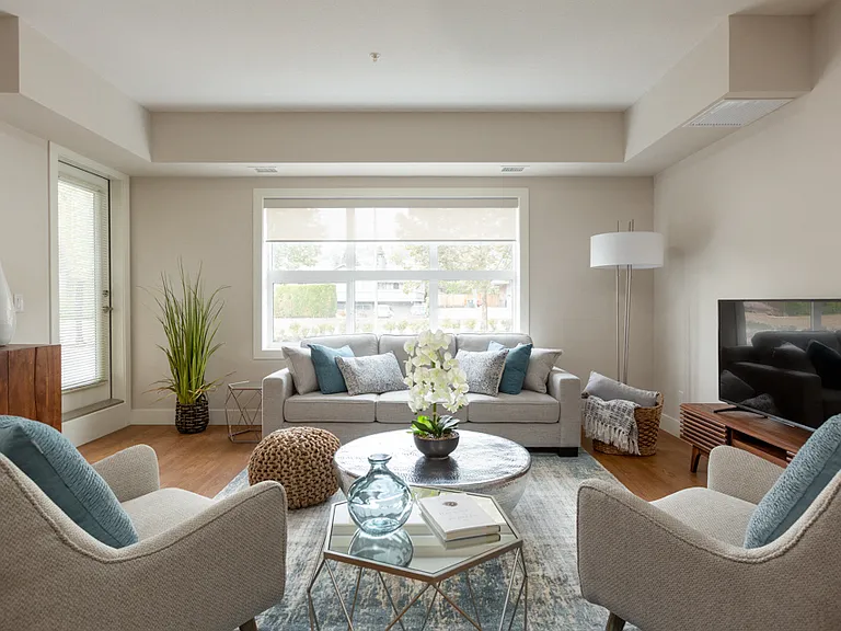 773 Glenmore Rd — Photo 3