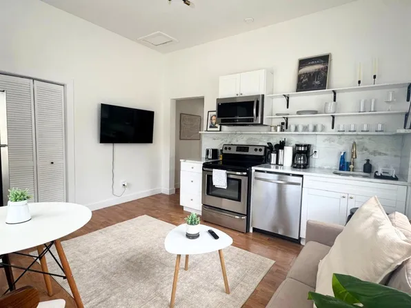 720 10th St N #C, Saint Petersburg, FL 33705