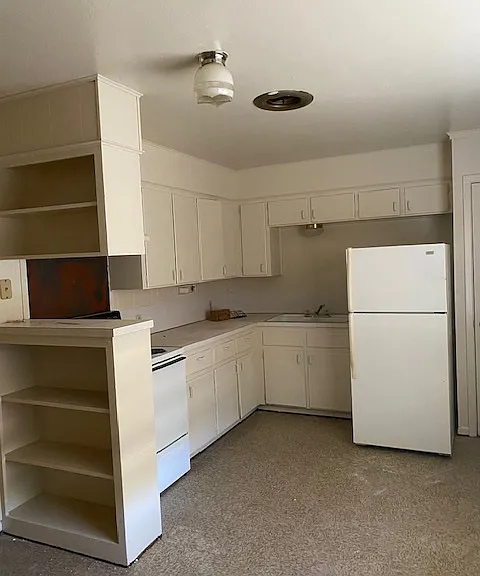 604 W Ave E #F — Photo 3
