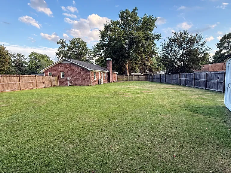 208 Chatham Ct — Photo 20