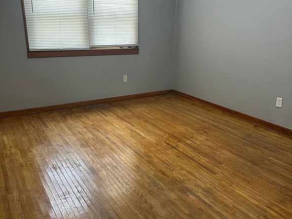 5th image of 302 Sherman Ave