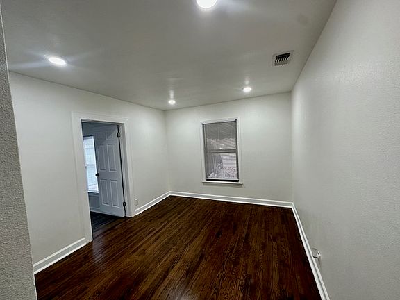 3rd image of 7324 Davenport Ave