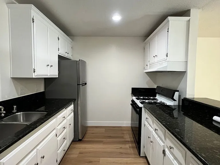6600 Warner Ave #21 — Photo 26