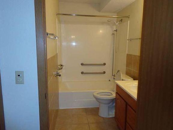 5th image of 906 3rd Ave NE APT 117