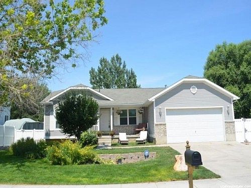 5th image of 806 Country Club Dr