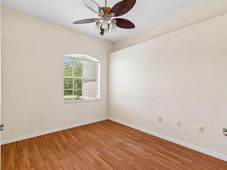 37 Greenpark Blvd — Photo 11