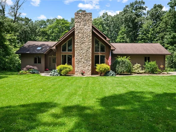 94 Troutman Rd, Hermitage, PA 16148