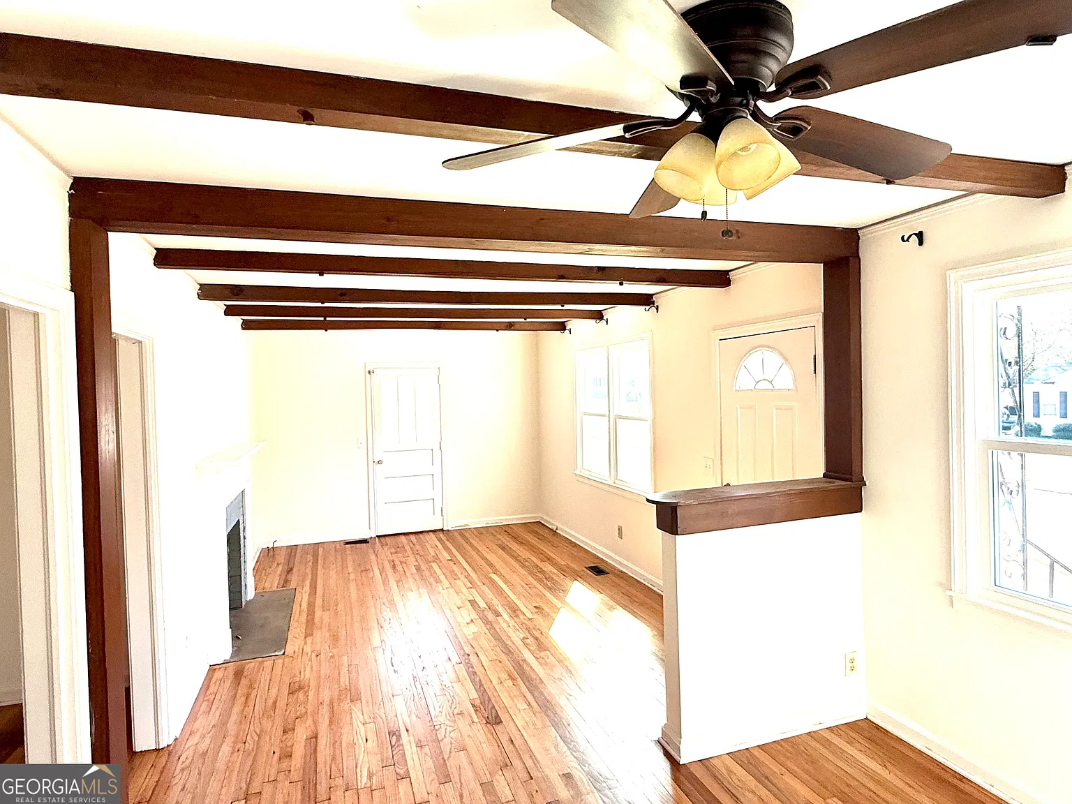 2 bed, 1.0 bath, 1862 sqft, $1,300 — Photo 2