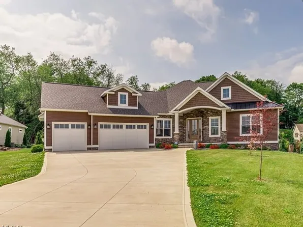 8805 Scotsbury Glen St NW, Canton, OH 44646
