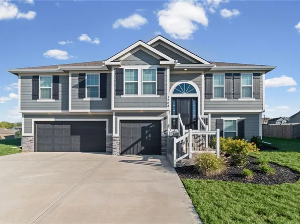 1704 Willow Ln, Kearney, MO 64060