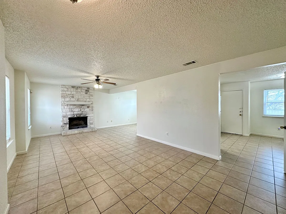 Building Photo - 5010 White Rock Dr