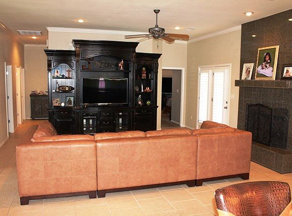 3rd image of 4911 Woodhollow Dr