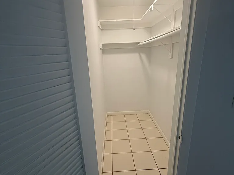 Las Olas Regency — Photo 22
