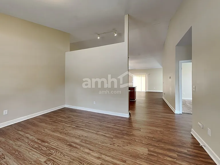 16 Greenbranch Way — Photo 5