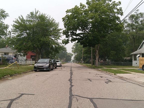 5th image of 781 Davis St