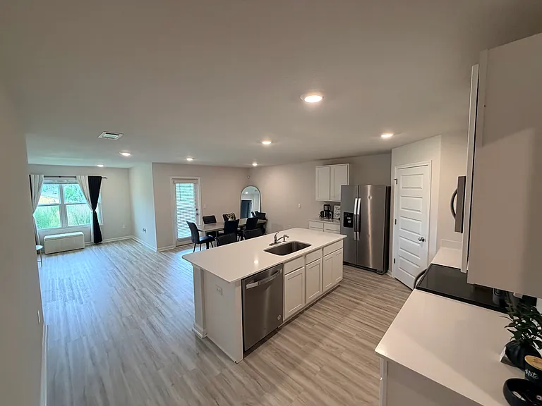4703 Airmen Dr — Photo 6