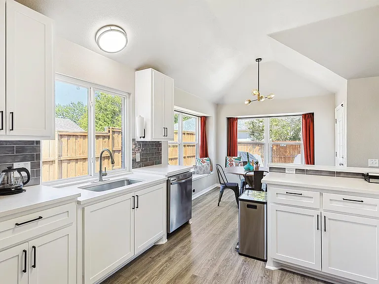 915 Santa Fe Dr — Photo 14