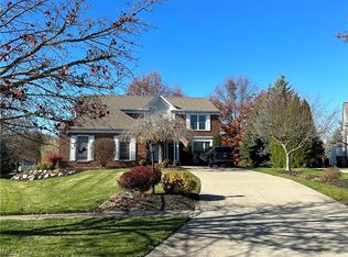 609 Arrowhead Ln, Northfield, OH