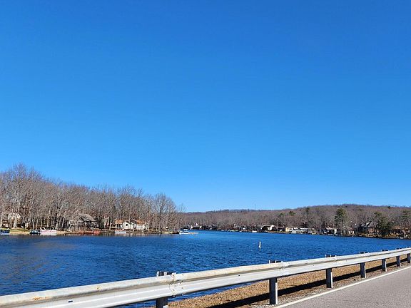 3rd image of 18 Devon Loop #18