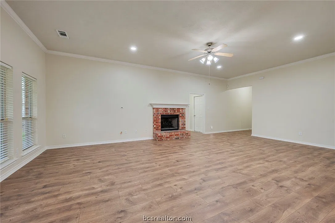 4 bed, 1893 sqft, $2,600 — Photo 3