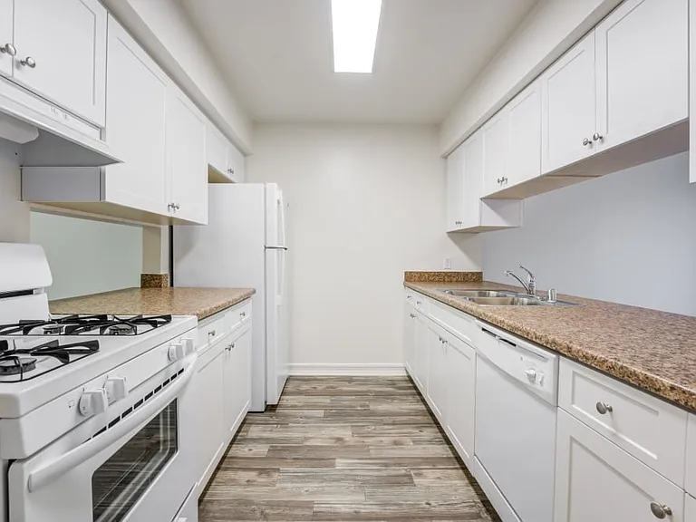 Lofgren Terrace - Military Housing — Photo 3