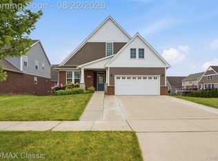 36945 Everett Dr, Westland, MI 48185