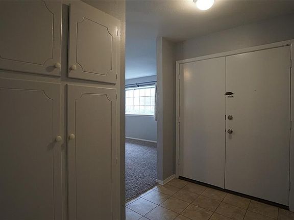 3rd image of 2612 Hollywood Dr