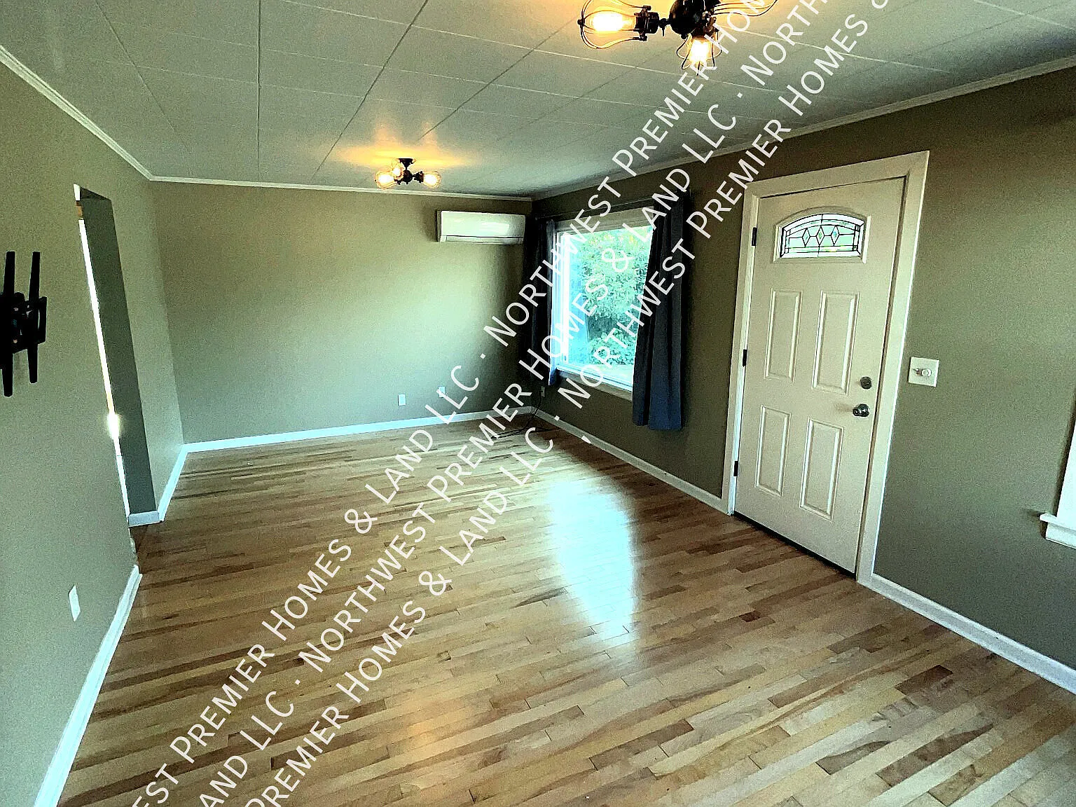 Updated 3 Bedroom, 2 Bath Home with Large Fenced Yard, Garage, A/C & Outdoor Living — Photo 4