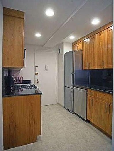 2nd image of 101 W 55th St APT 2B