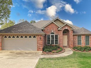 45 W Point Dr, Maumelle, AR 72113