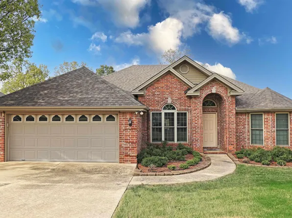 45 W Point Dr, Maumelle, AR 72113