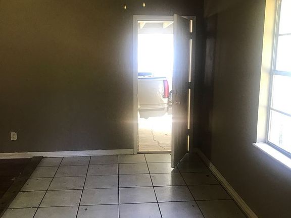 4th image of 2926 Hillcrest St