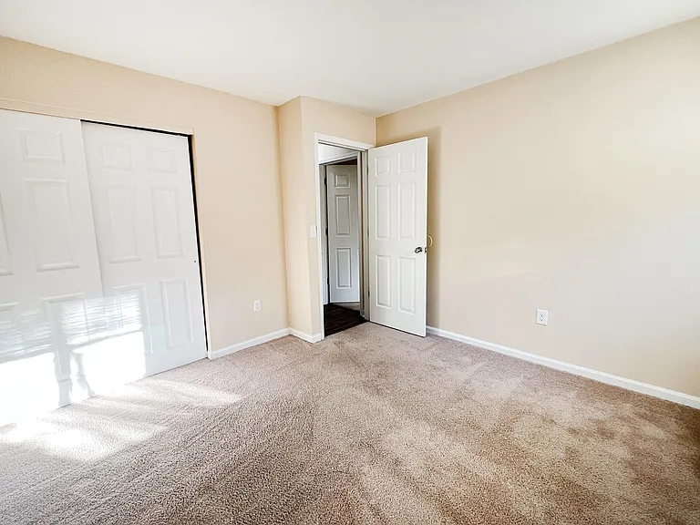 Twin Gables Apartments — Photo 25