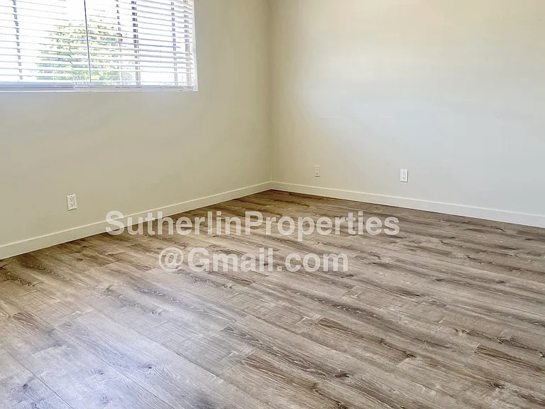 5649 N Myrtle Ave — Photo 13