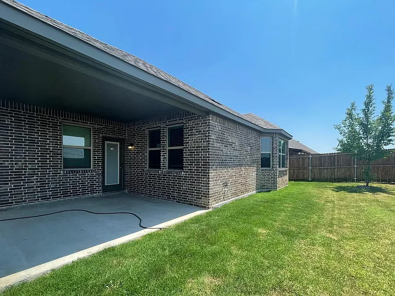 2924 Log Cabin Dr — Photo 25