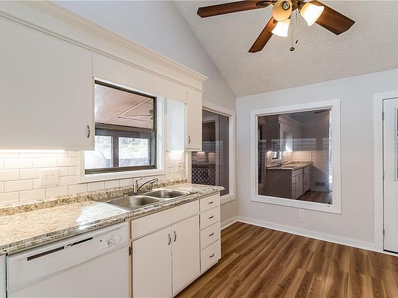 5th image of 236 Watkins Glen Dr NE